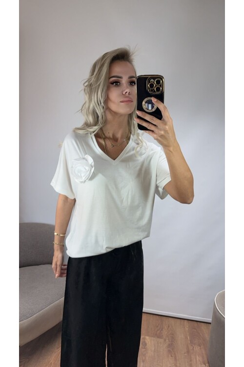 SF053 GÜL AKSESUARLI TİŞÖRT