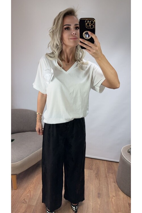 SF053 GÜL AKSESUARLI TİŞÖRT