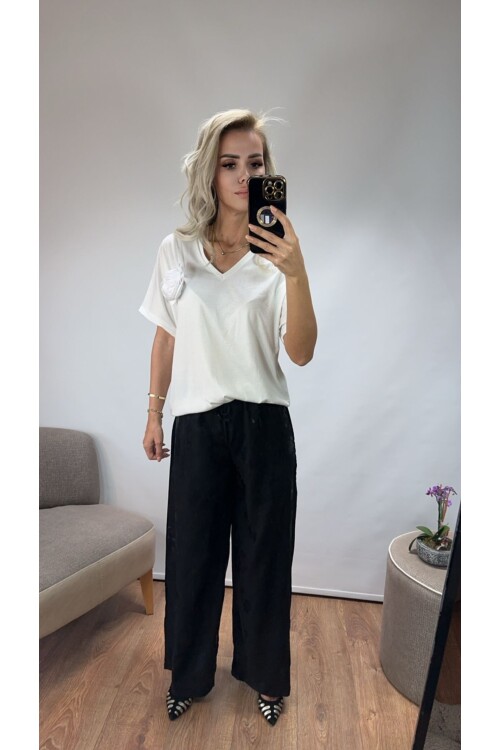 SF053 GÜL AKSESUARLI TİŞÖRT