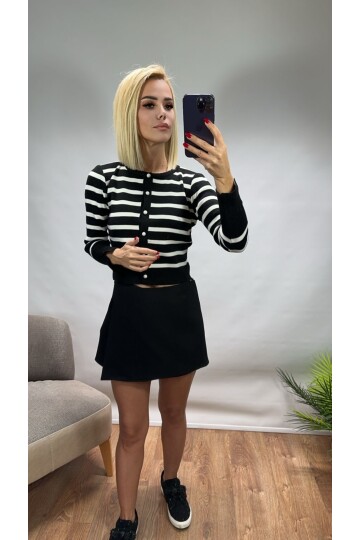 SF008 DÜĞMELİ TRİKO HIRKA