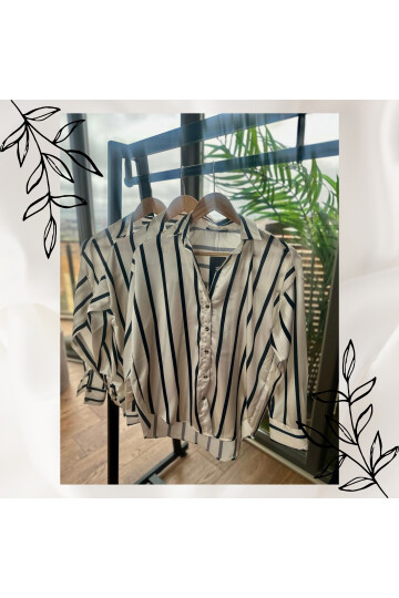 Siyah Beyaz Çizgi Detaylı Gömlek